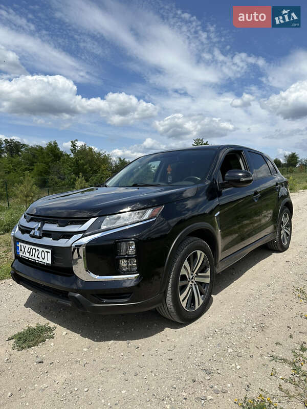 Mitsubishi Outlander sport (2020)
