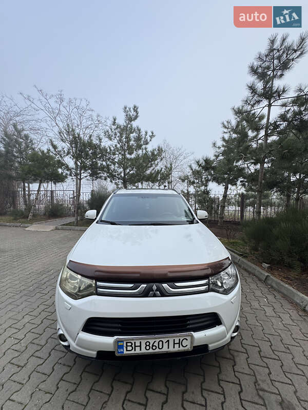 Mitsubishi Outlander (2013)