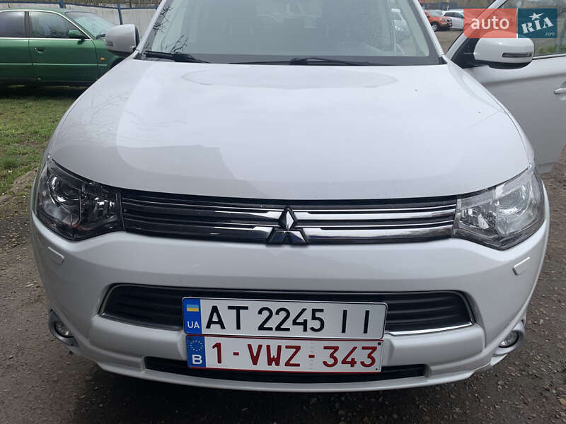 Mitsubishi Outlander (2014)