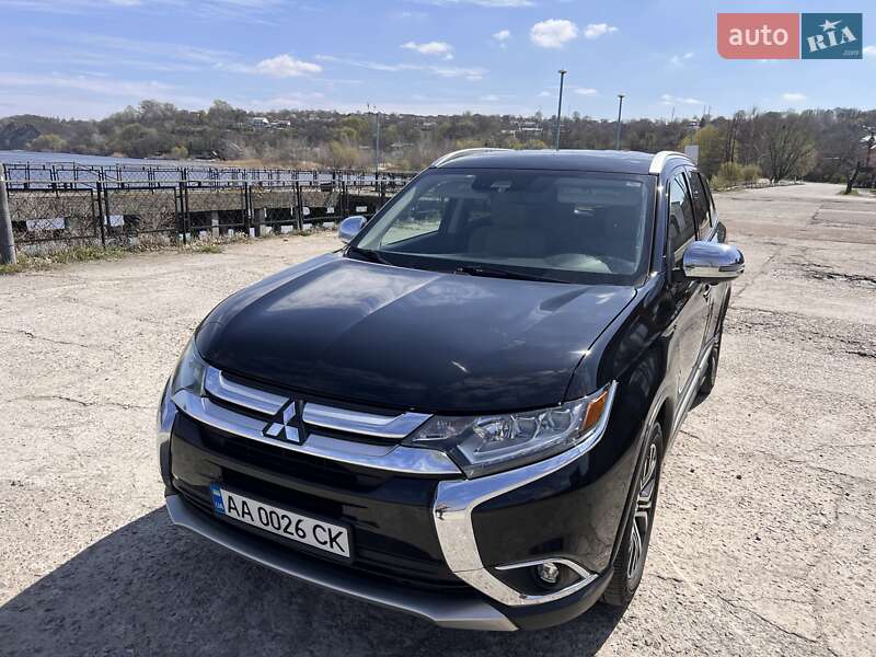 Mitsubishi Outlander (2017)