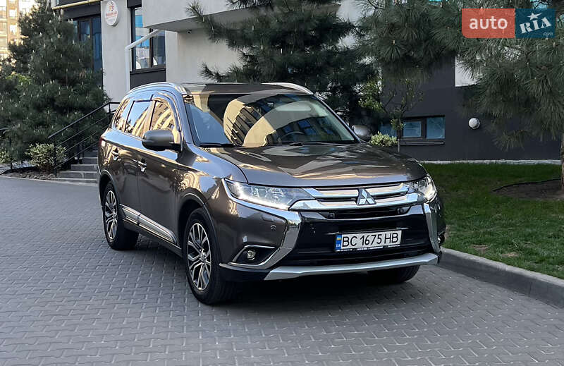 Mitsubishi Outlander (2017)