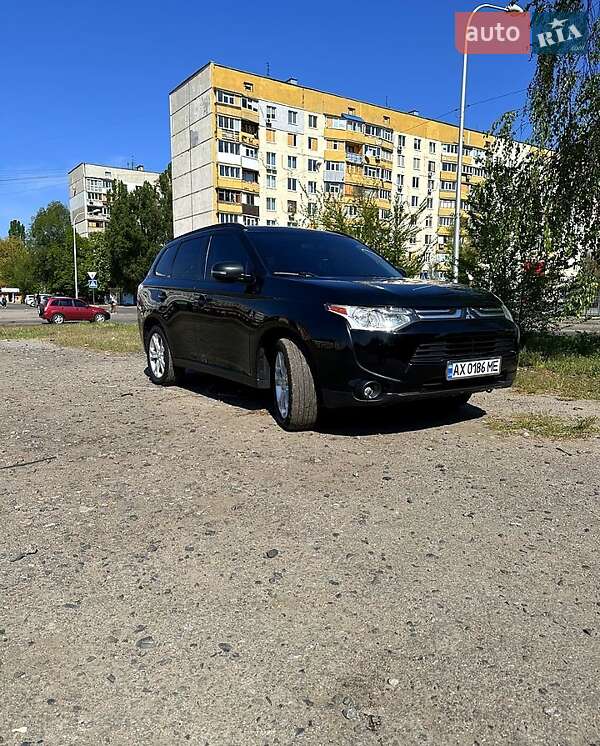 Mitsubishi Outlander (2013)