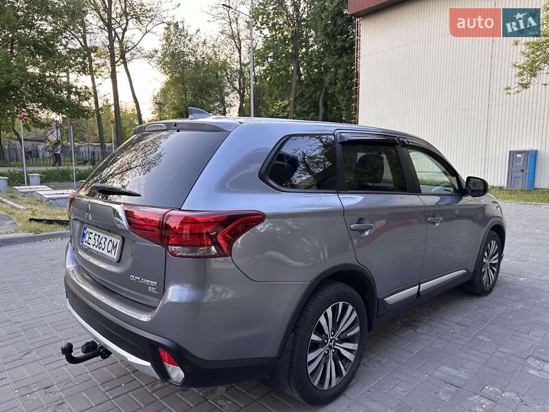 Mitsubishi Outlander (2019)