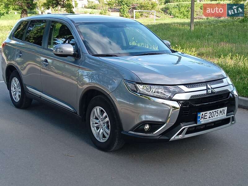 Mitsubishi Outlander (2019)