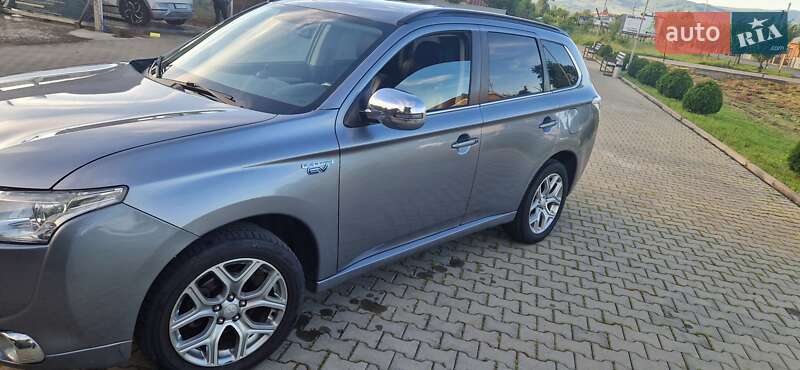 Mitsubishi Outlander (2014)