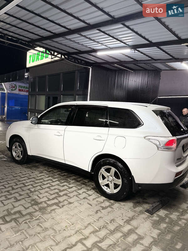 Mitsubishi Outlander (2012)