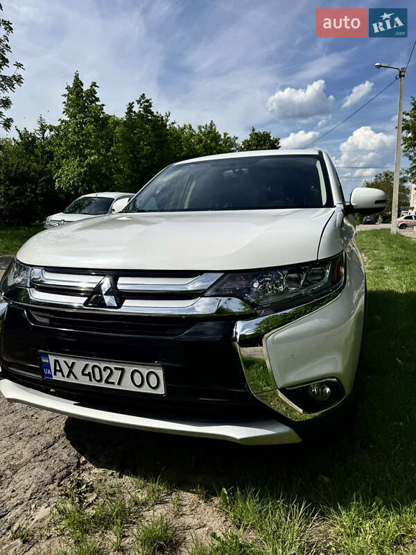 Mitsubishi Outlander (2016)
