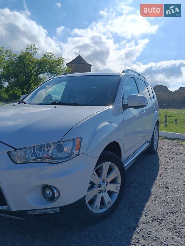 Mitsubishi Outlander (2011)