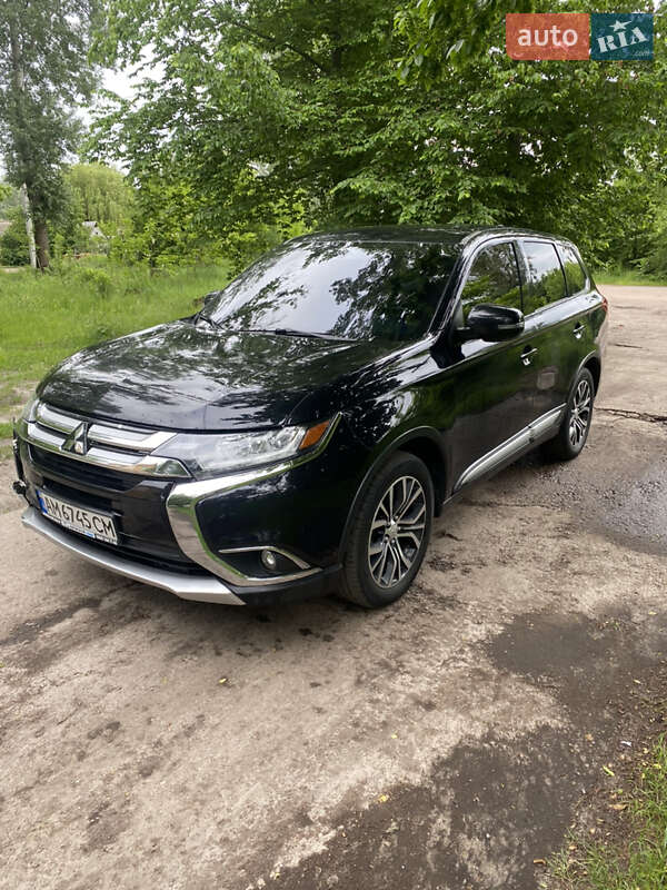 Mitsubishi Outlander (2016)