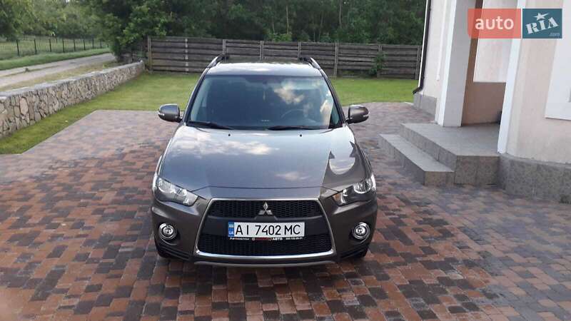Mitsubishi Outlander (2011)