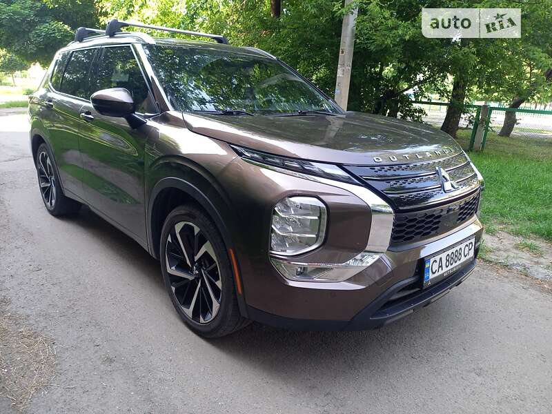 Mitsubishi Outlander (2022)