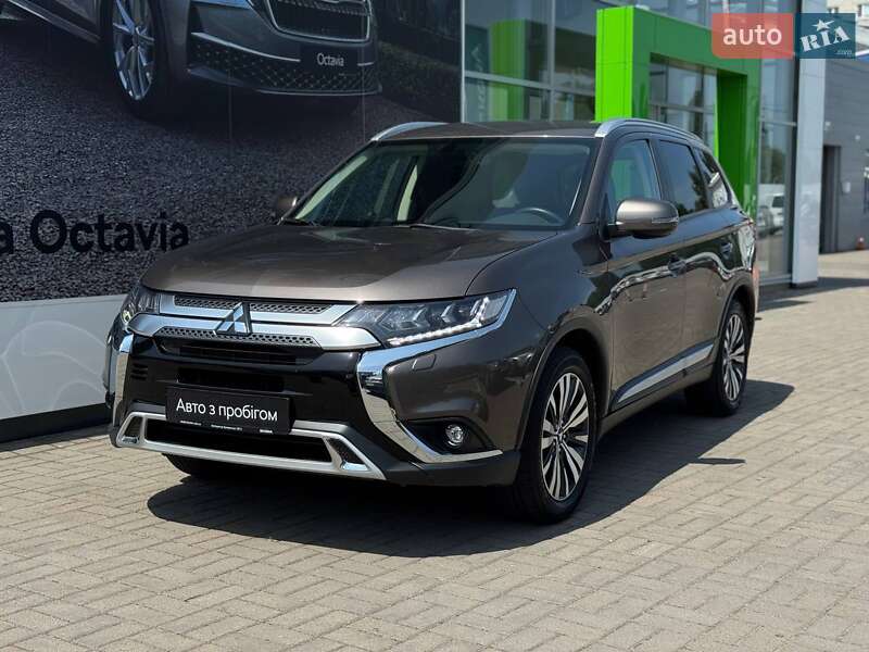 Mitsubishi Outlander (2021)