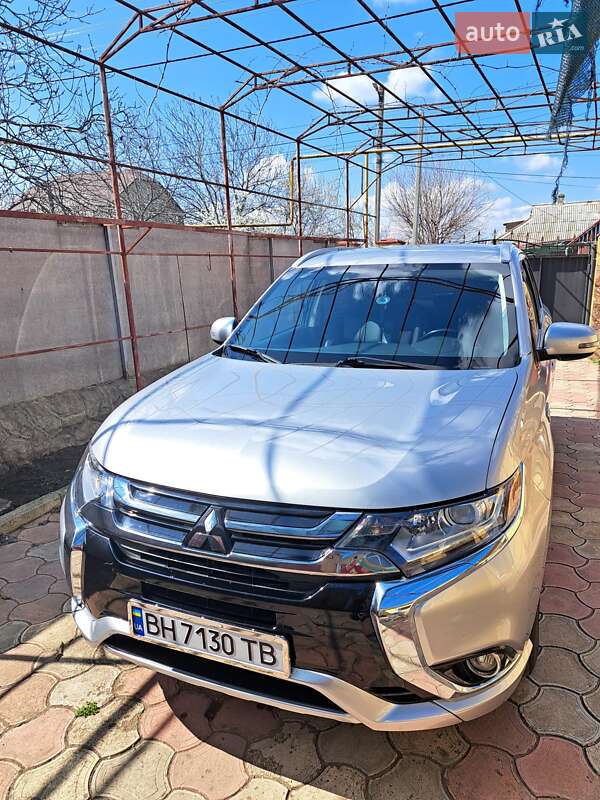 Mitsubishi Outlander (2017)