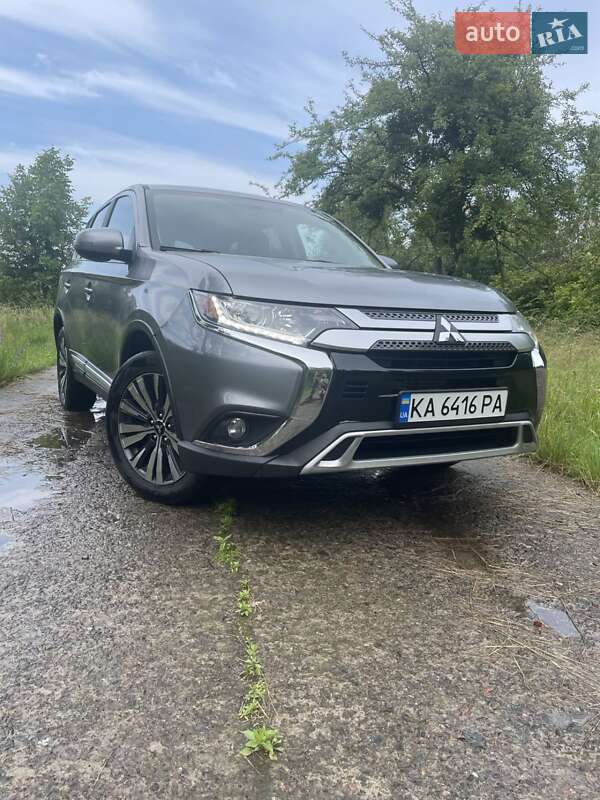 Mitsubishi Outlander (2018)