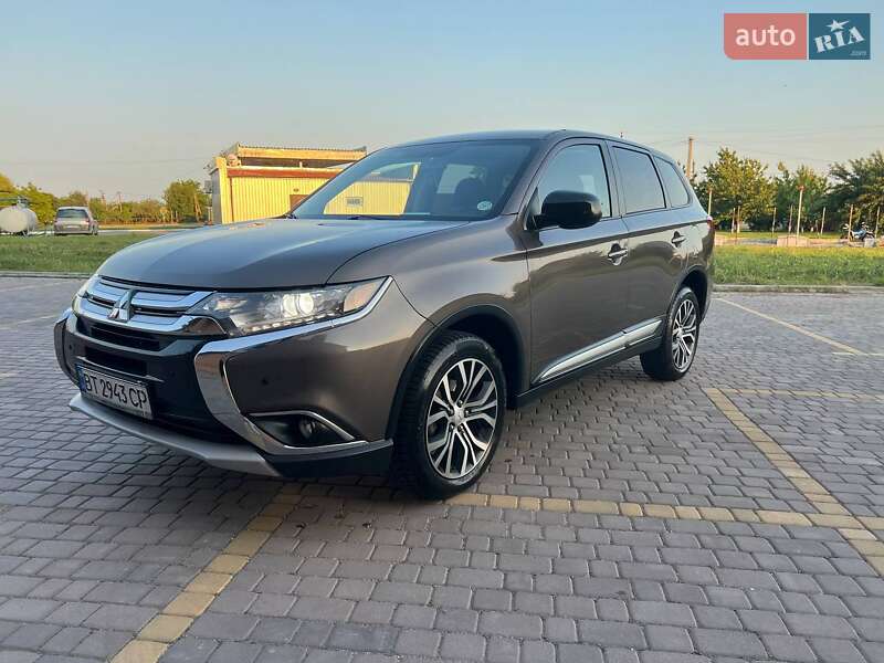 Mitsubishi Outlander (2016)