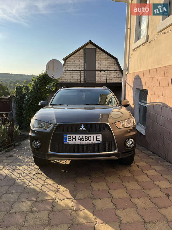 Mitsubishi Outlander (2011)