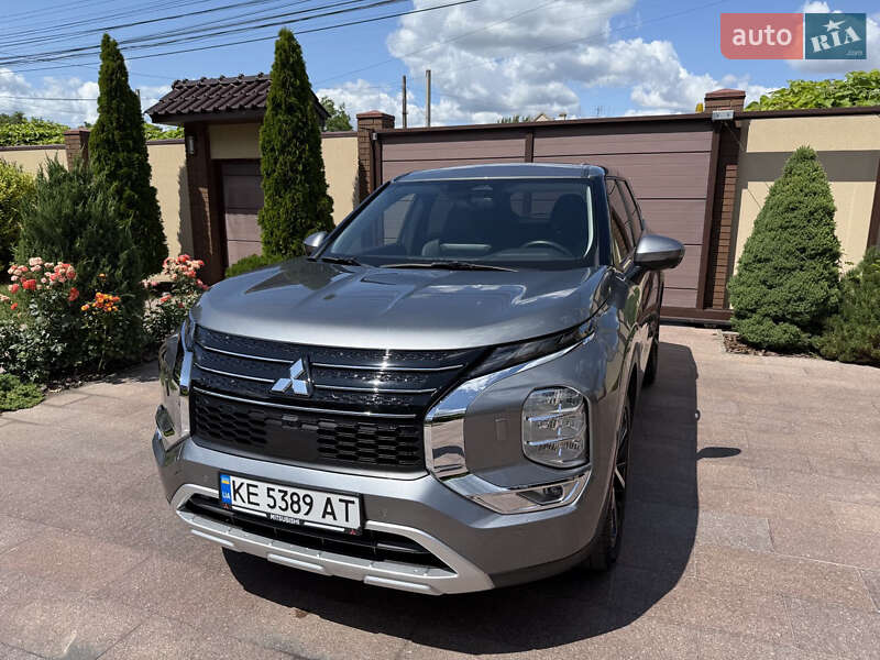 Mitsubishi Outlander (2022)