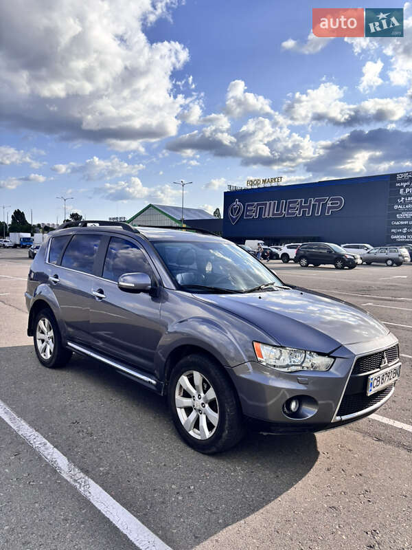 Mitsubishi Outlander (2011)