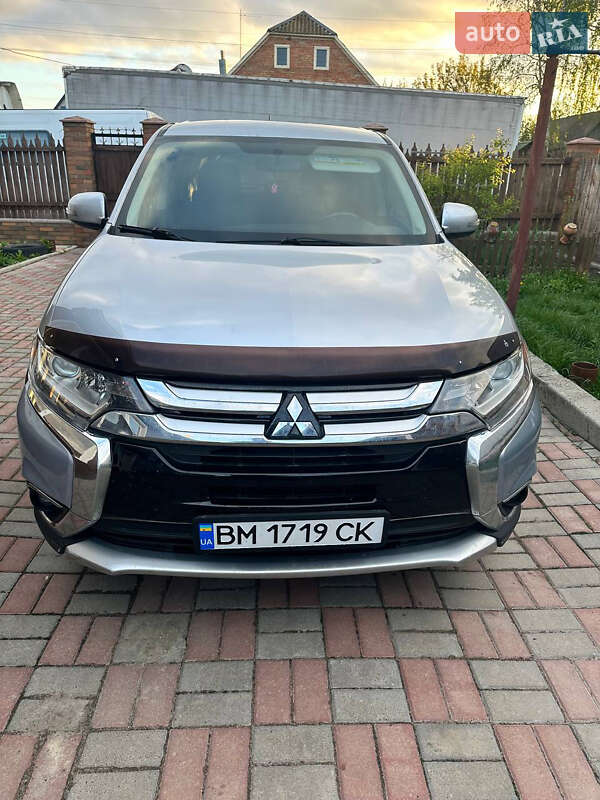 Mitsubishi Outlander (2015)