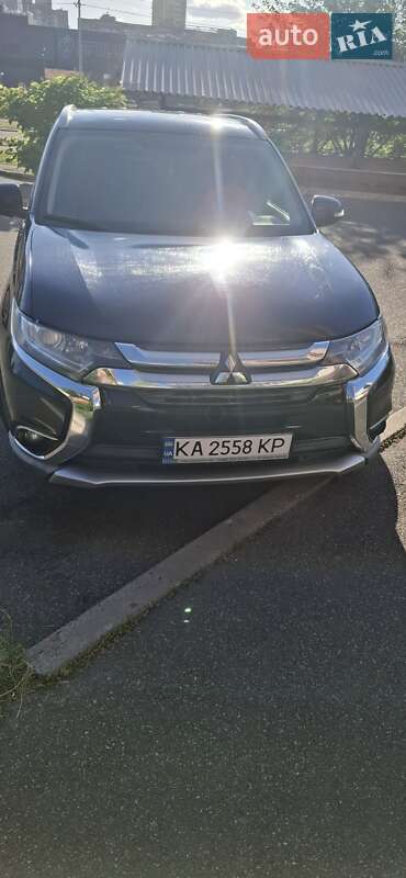 Mitsubishi Outlander (2016)