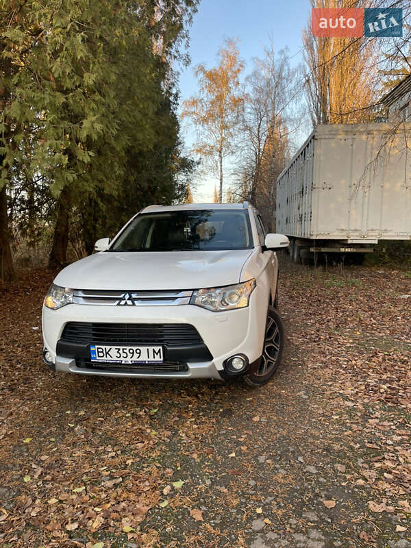 Mitsubishi Outlander (2014)