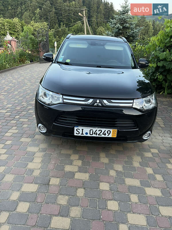Mitsubishi Outlander (2012)