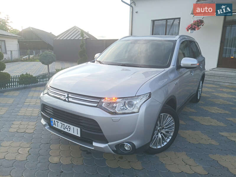 Mitsubishi Outlander (2015)