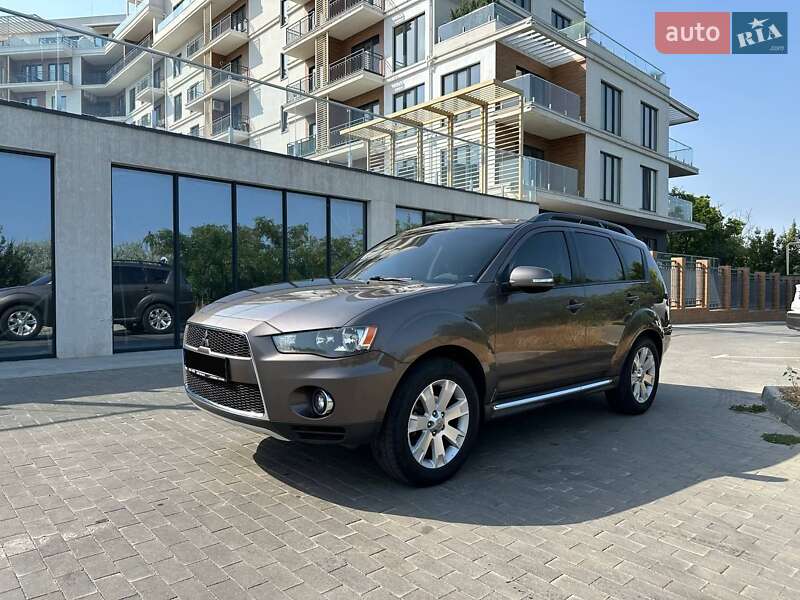 Mitsubishi Outlander (2011)