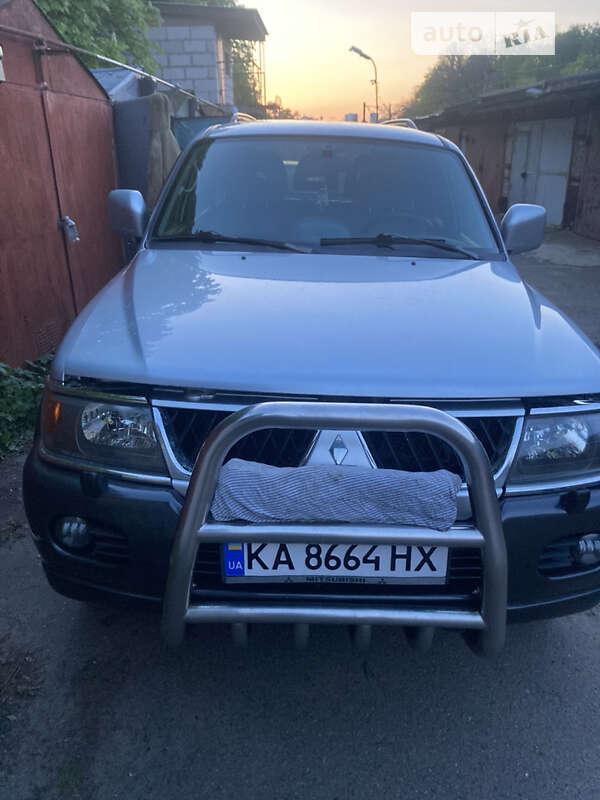 Mitsubishi Pajero sport (2004)