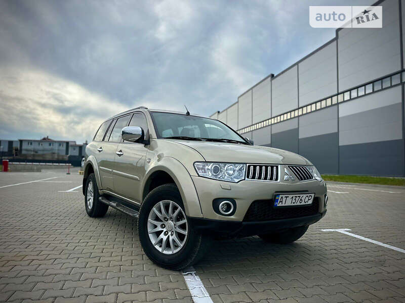 Mitsubishi Pajero sport (2011)