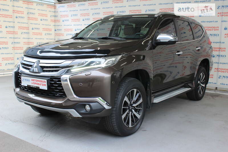 Mitsubishi Pajero sport (2016)
