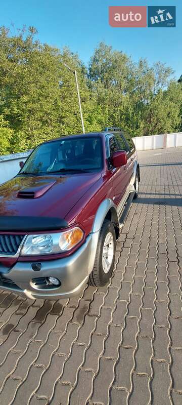 Mitsubishi Pajero sport (2005)