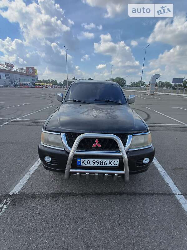 Mitsubishi Pajero sport (2000)