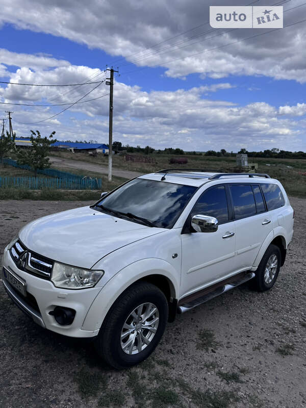 Mitsubishi Pajero sport (2015)