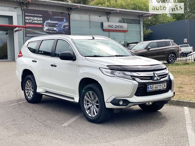 Mitsubishi Pajero sport (2016)