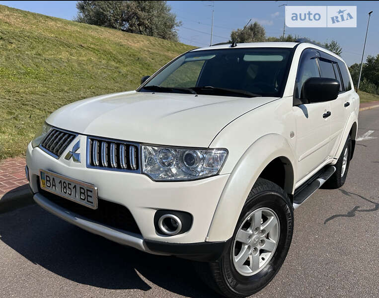 Mitsubishi Pajero sport (2012)