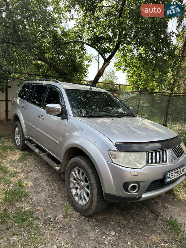 Mitsubishi Pajero sport (2012)