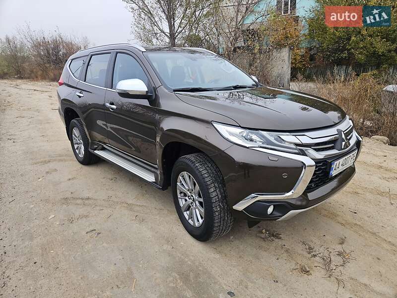 Mitsubishi Pajero sport (2016)