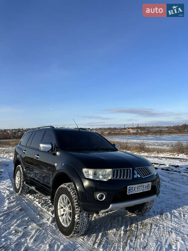 Mitsubishi Pajero sport (2011)