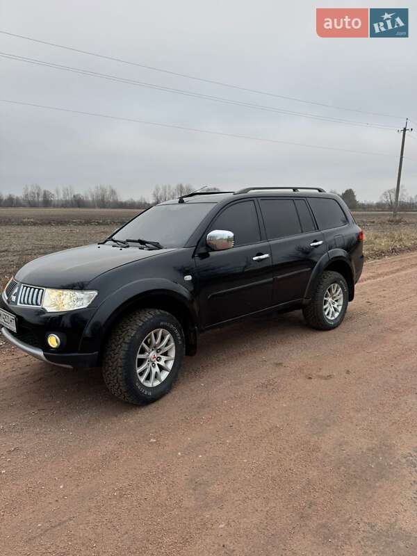 Mitsubishi Pajero sport (2011)
