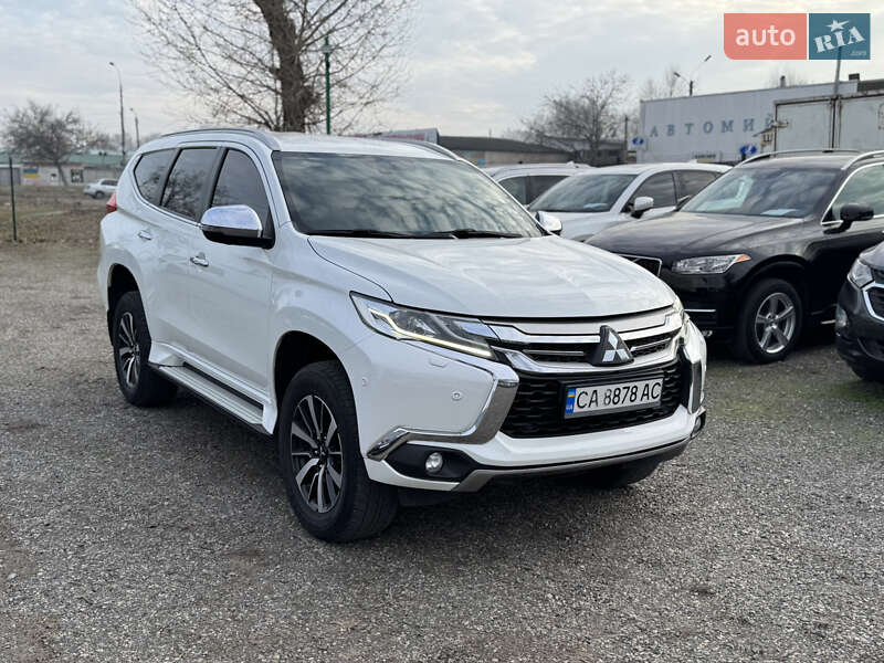 Mitsubishi Pajero sport (2017)