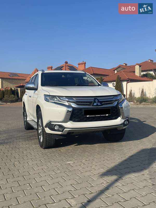 Mitsubishi Pajero sport (2016)