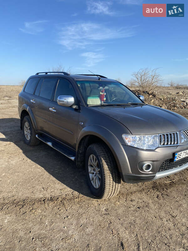 Mitsubishi Pajero sport (2013)