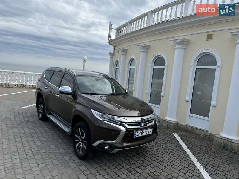 Mitsubishi Pajero sport (2017)