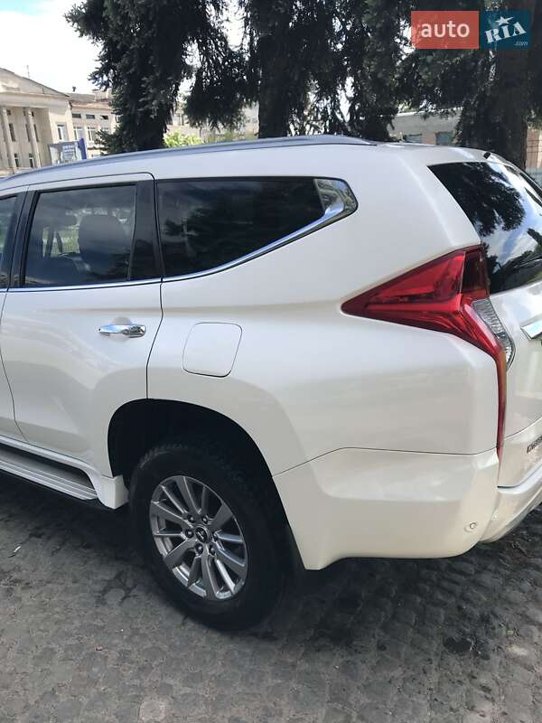 Mitsubishi Pajero sport (2017)