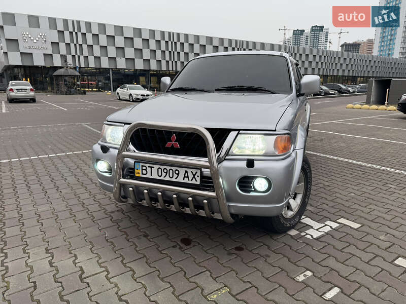 Mitsubishi Pajero sport (2006)