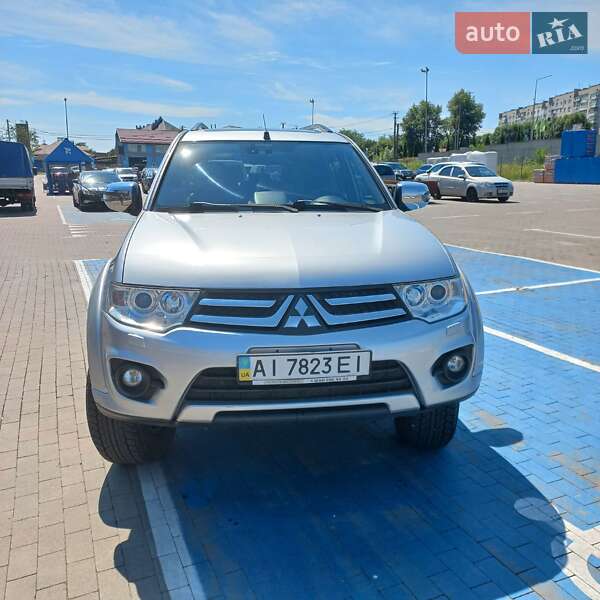 Mitsubishi Pajero sport (2013)