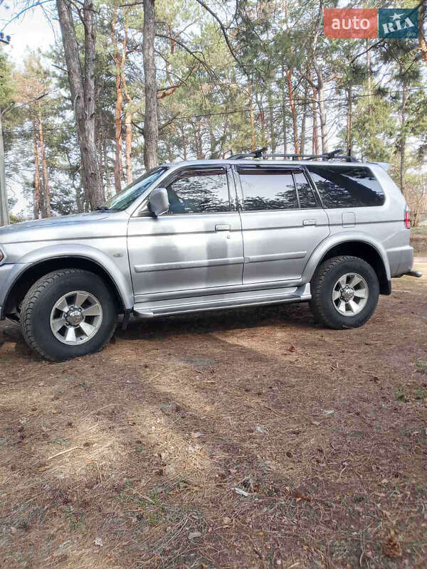 Mitsubishi Pajero sport (2006)