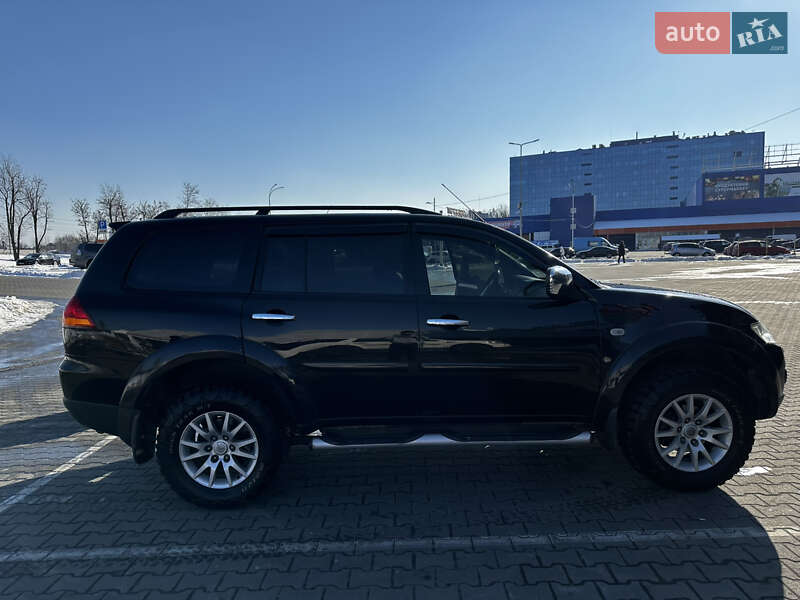 Mitsubishi Pajero sport (2012)