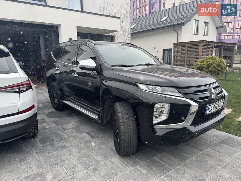 Mitsubishi Pajero sport (2021)